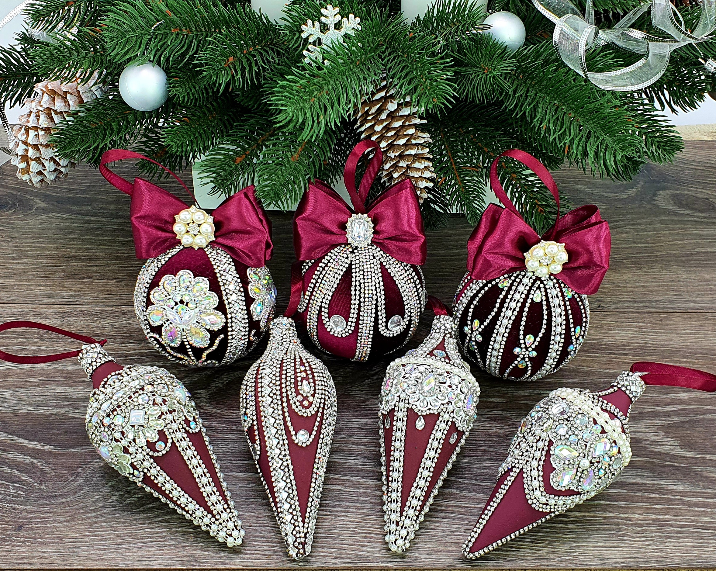 Комплект новогодних украшений 