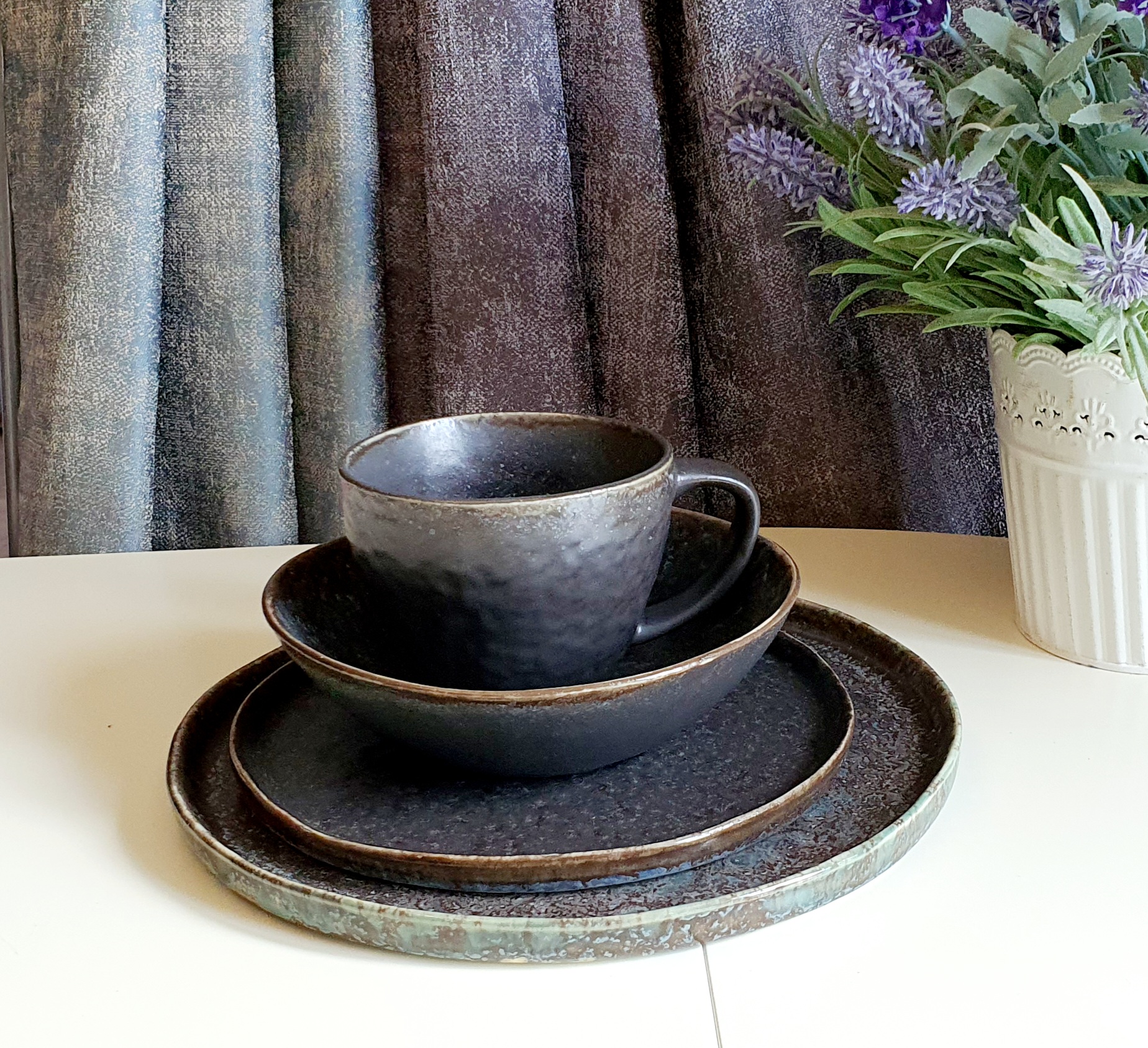 Набор тарелок и чашка - 4 предмета 