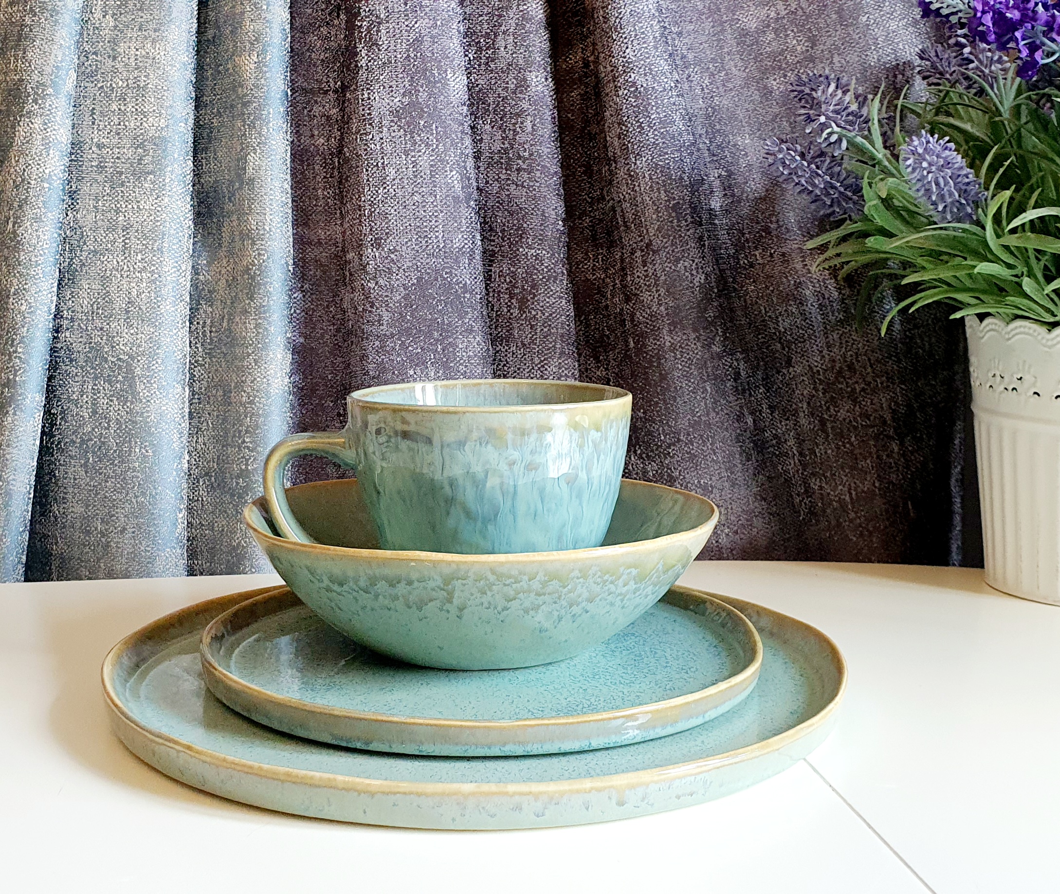 Набор тарелок и чашка - 4 предмета 