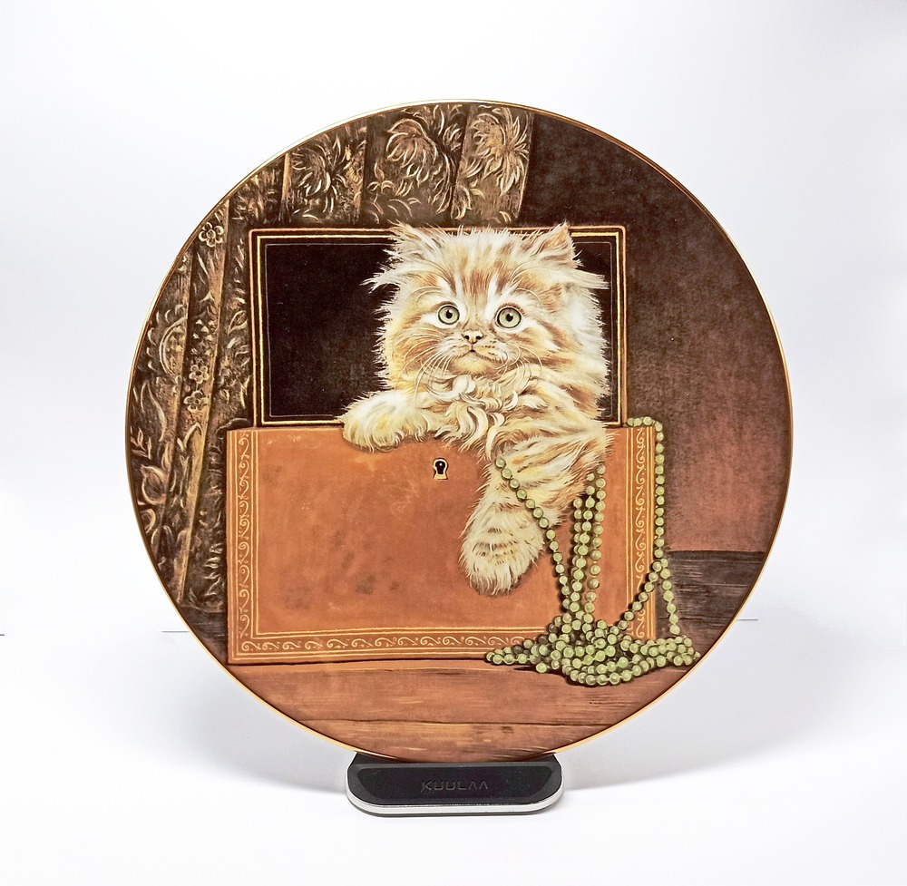 Декоративная (сувенирная) фарфоровая тарелка 