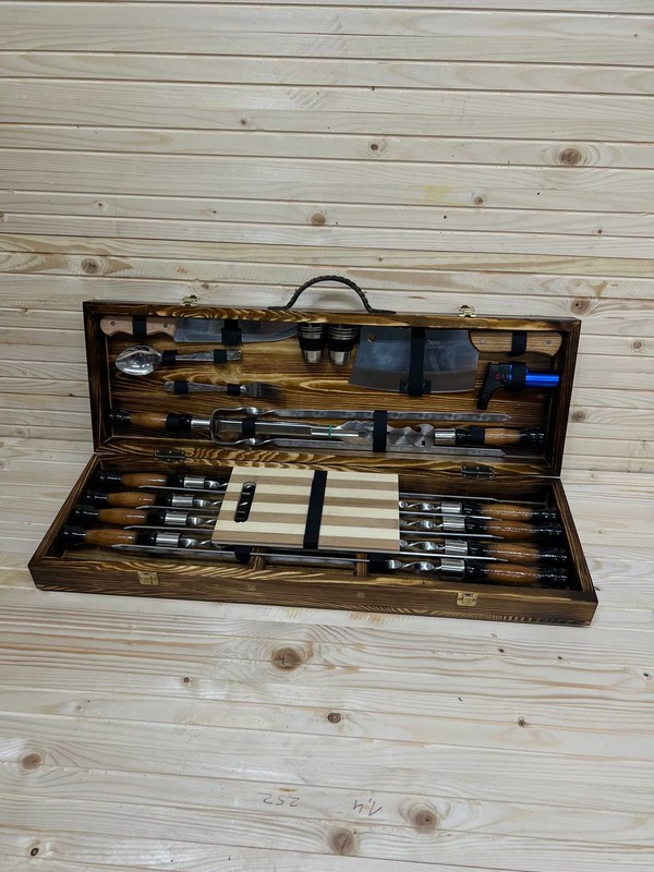  Набор шампуров с аксессуарами в подарочном деревянном кейсе 