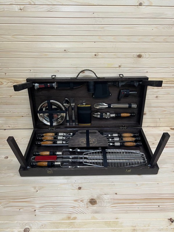Подарочный набор шампуров с аксессуарами для пикника в деревянном кейсе-столом 