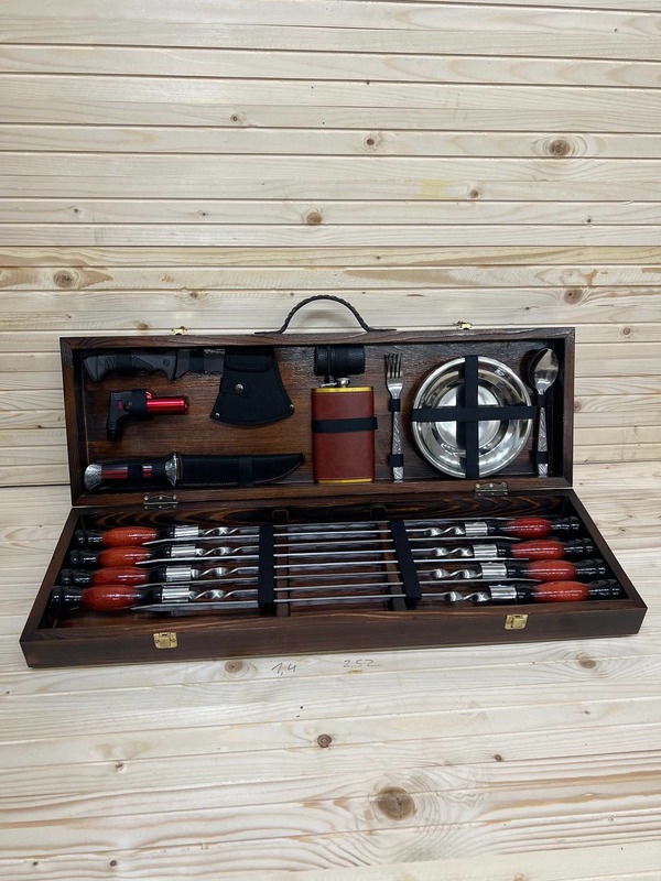  Набор шампуров с аксессуарами в подарочном деревянном кейсе 