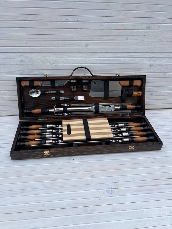 Подарочный набор шампуров с аксессуарами 32 предмета для шашлыка в деревянном кейсе 