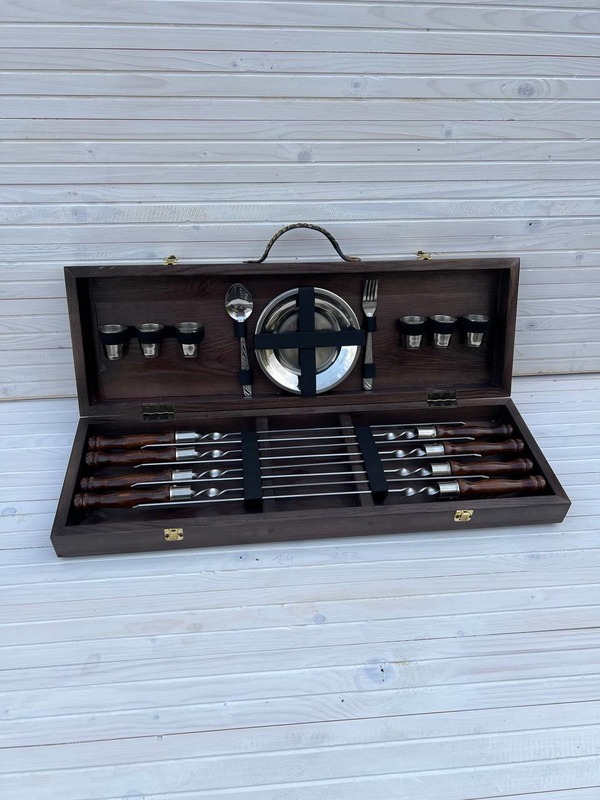 Подарочный набор шампуров с аксессуарами 32 предмета для шашлыка в деревянном кейсе 